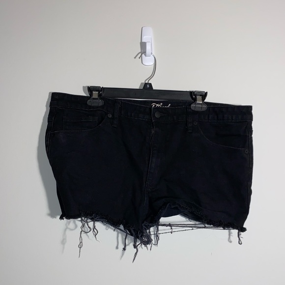 distressed black shorts - Picture 1 of 4